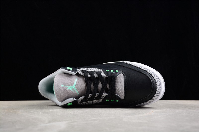 Air Jordan 3 "Green Glow" CT8532-031