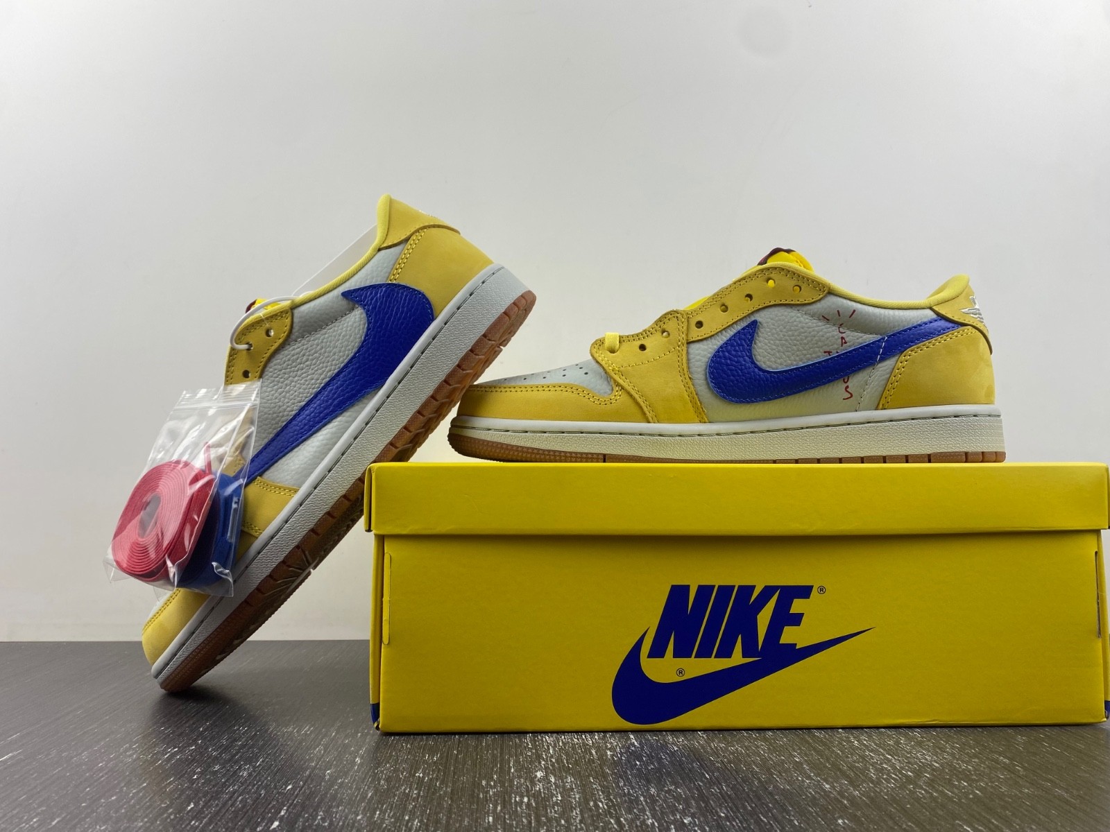 Travis Scott Air Jordan 1 Low OG Canary DZ4137-700
