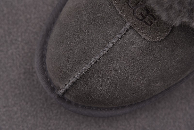 UGG SANDALS 4