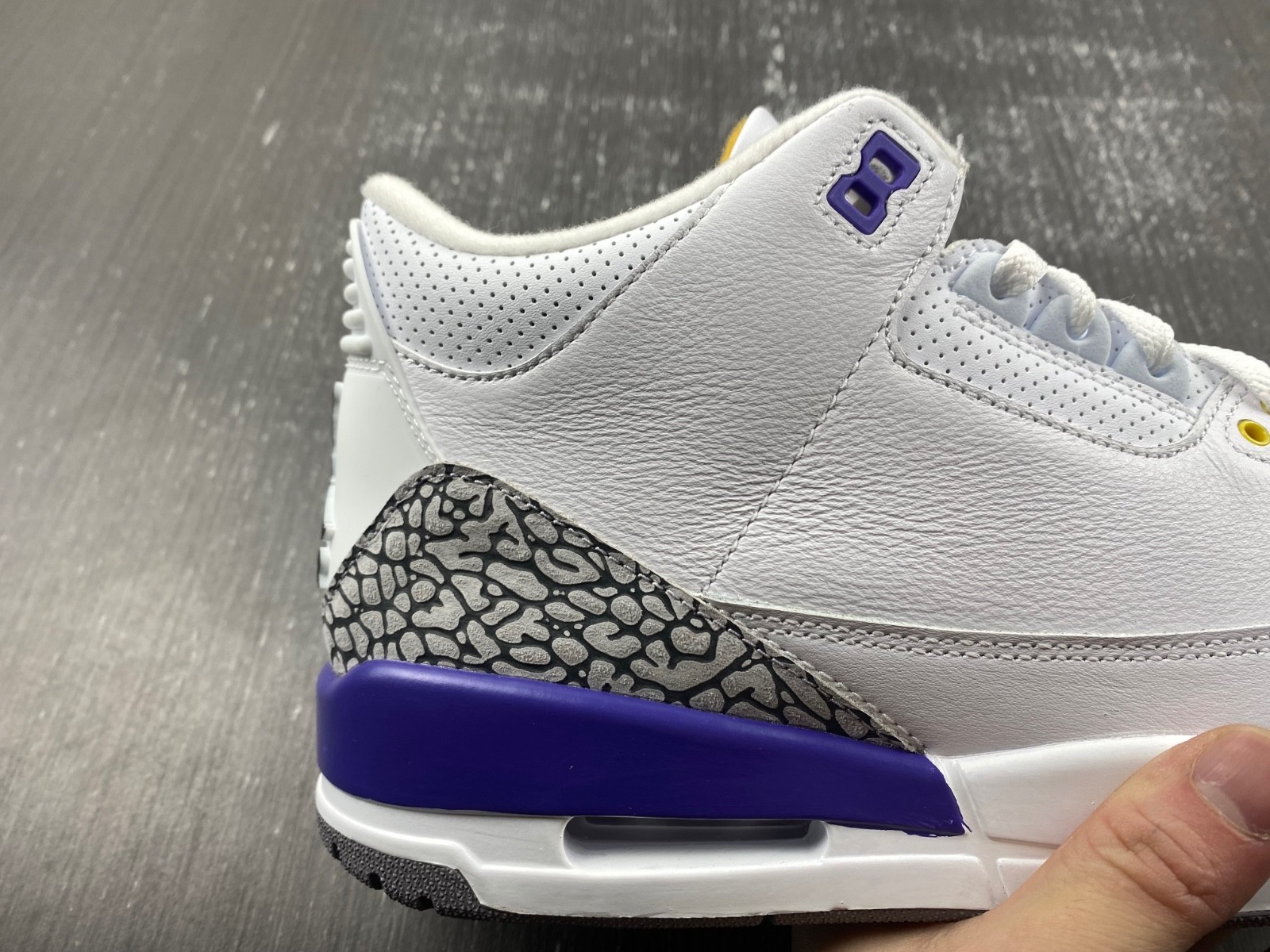 AIR JORDAN 3 “KOBE PACK” 869802-907