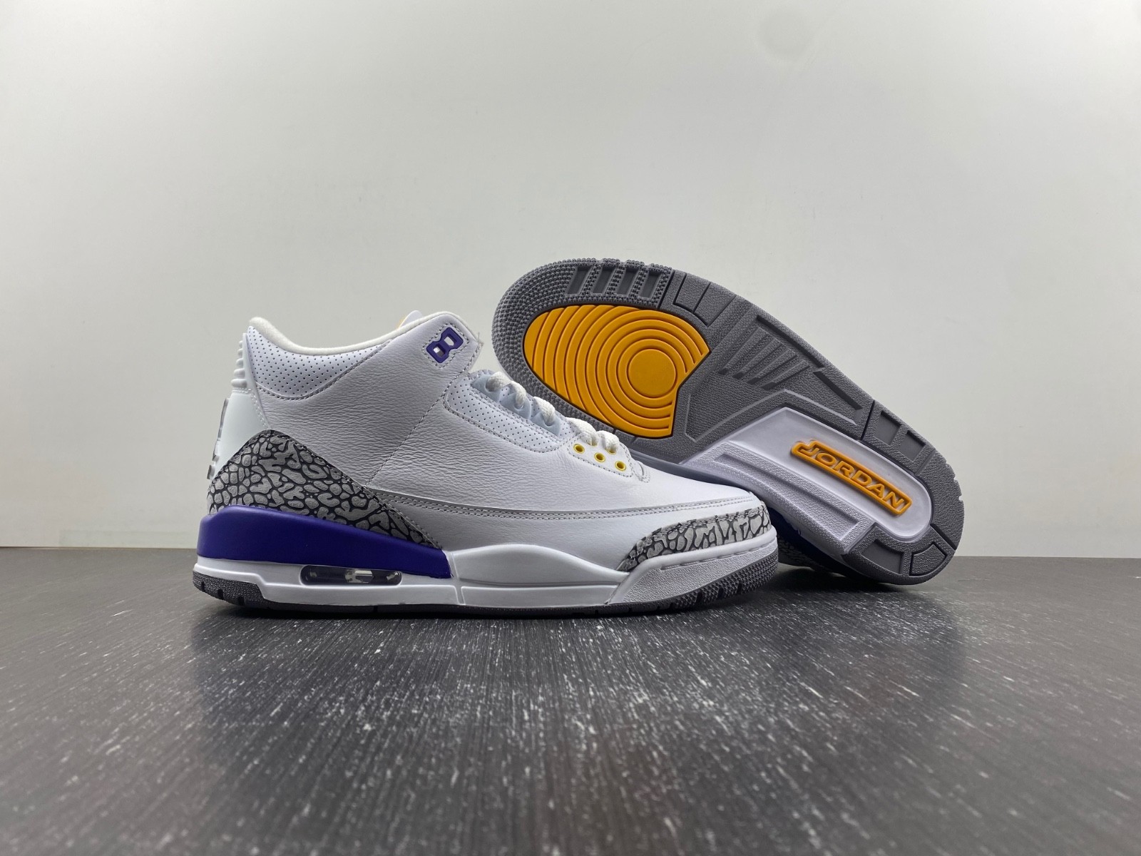 AIR JORDAN 3 “KOBE PACK” 869802-907