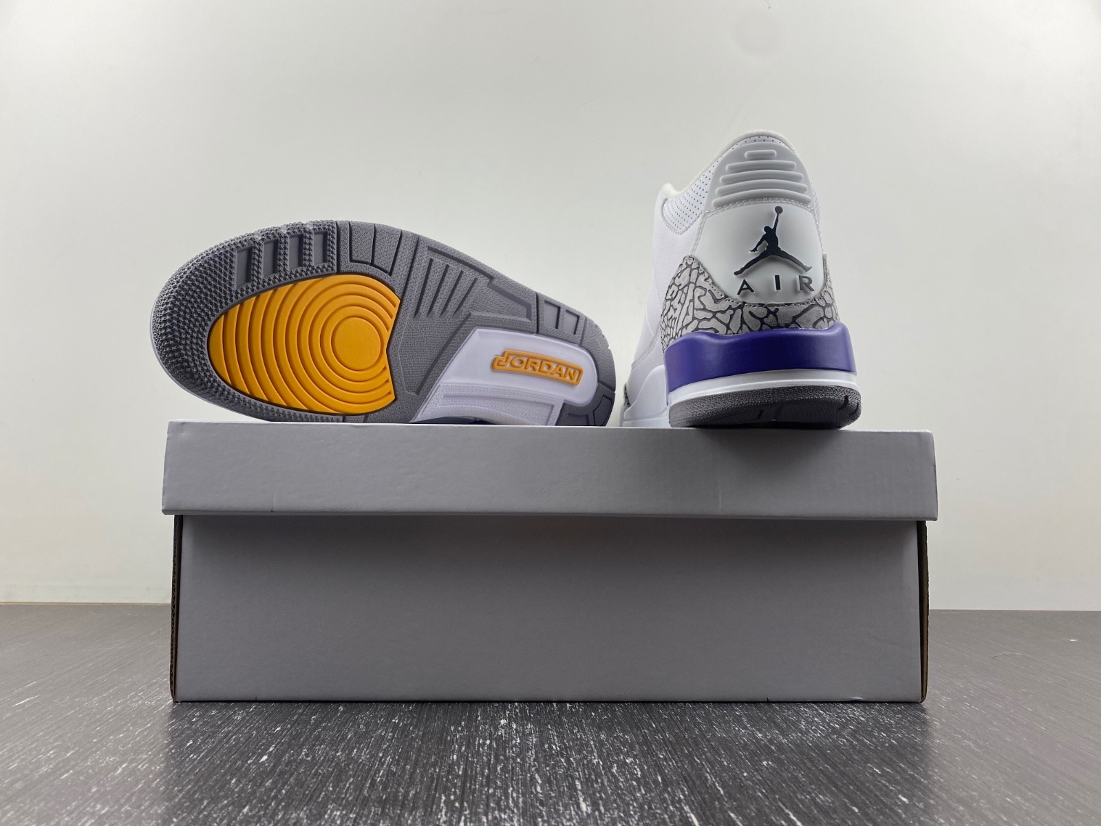 AIR JORDAN 3 “KOBE PACK” 869802-907