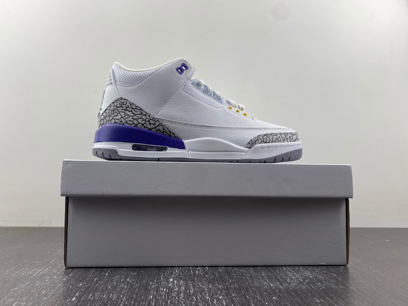 AIR JORDAN 3 “KOBE PACK” 869802-907