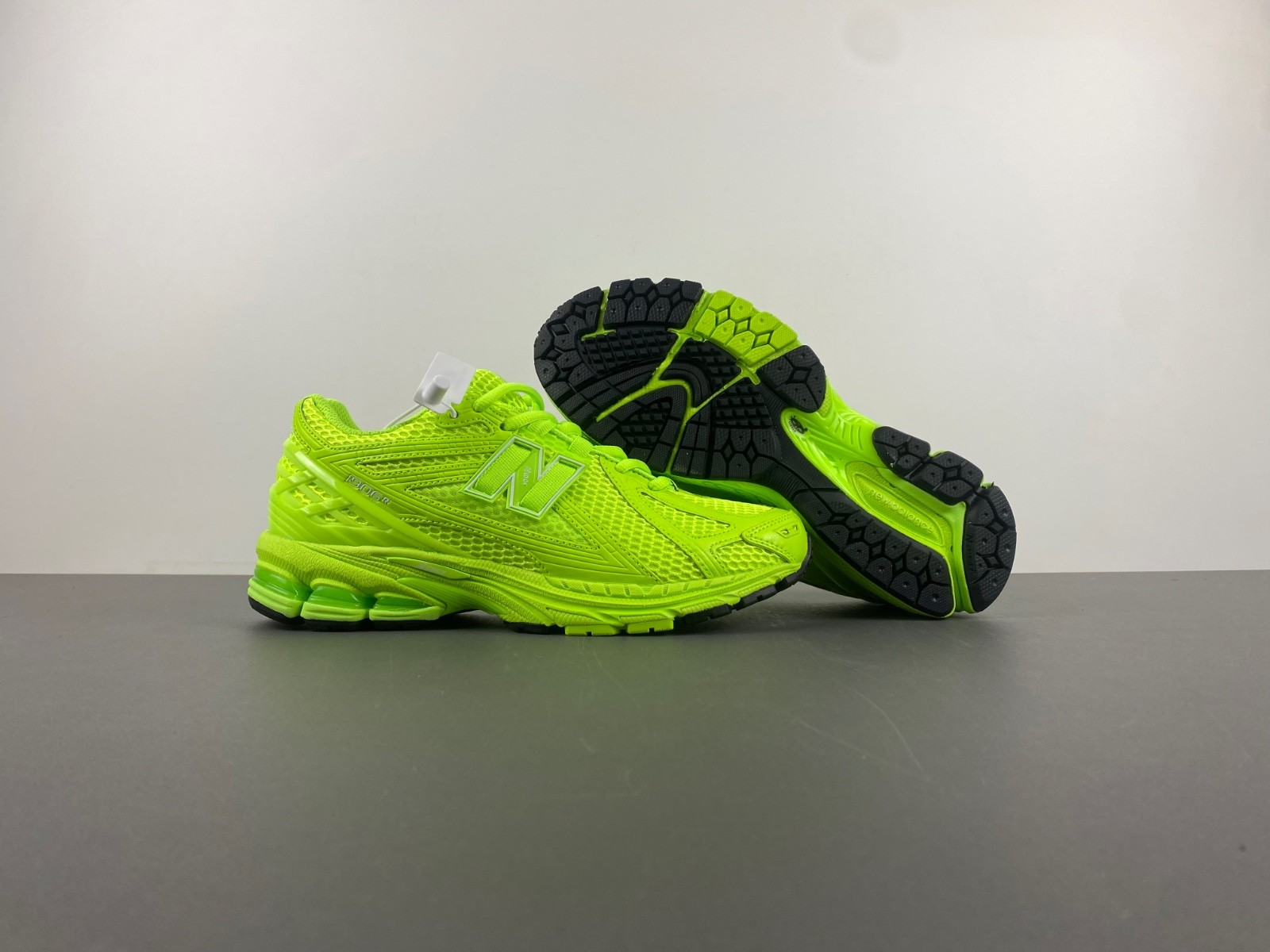 NEW BALANCE 1906R NB000052