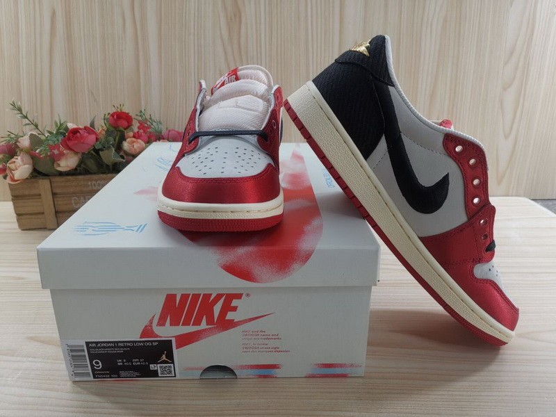 Air Jordan 1 Retro Low OG Trophy Room FN0432-100