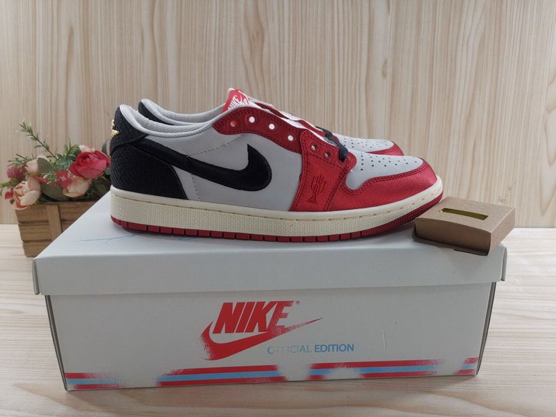 Air Jordan 1 Retro Low OG Trophy Room FN0432-100