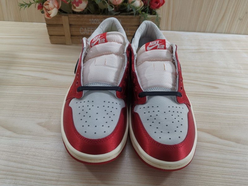 Air Jordan 1 Retro Low OG Trophy Room FN0432-100