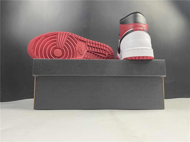 AIR JORDAN 1 MID Chicago 554724-173
