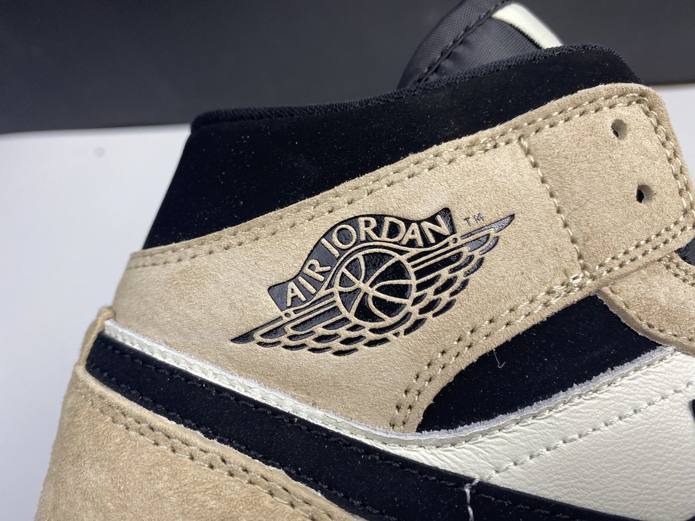 Air Jordan 1 Mid BQ6472-800