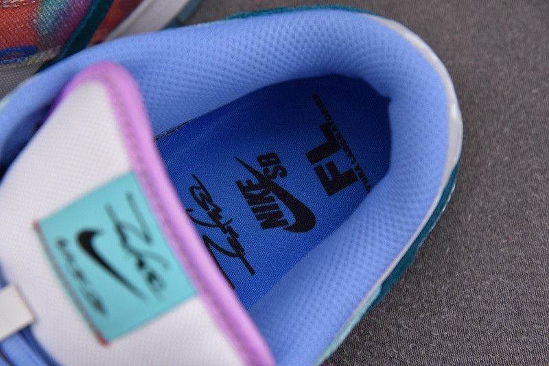 Nike SB Dunk Low Futura Laboratories HF6061-400