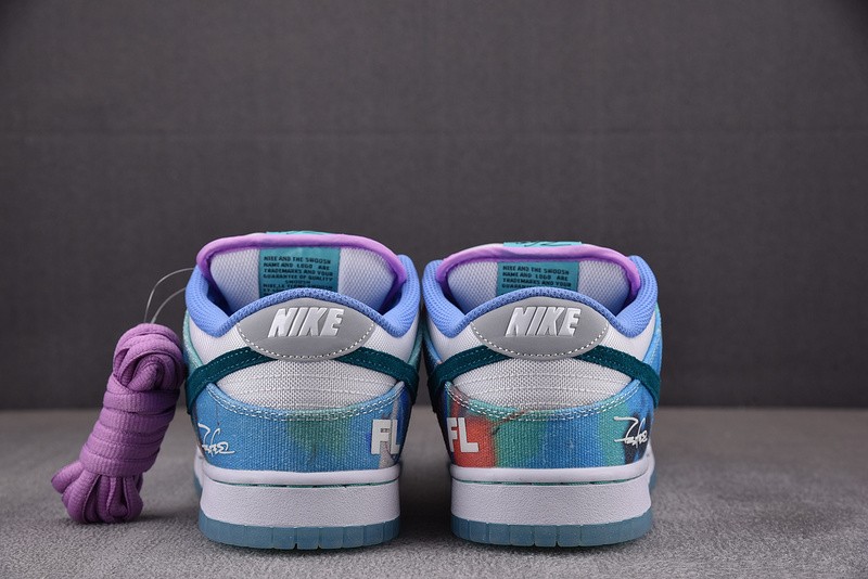 Nike SB Dunk Low Futura Laboratories HF6061-400