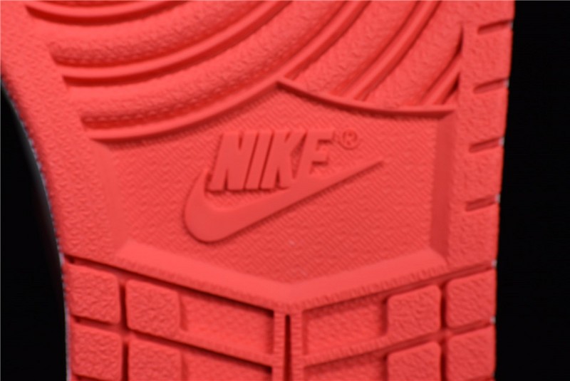 Air Jordan 1 Retro High Track Red 555088-112