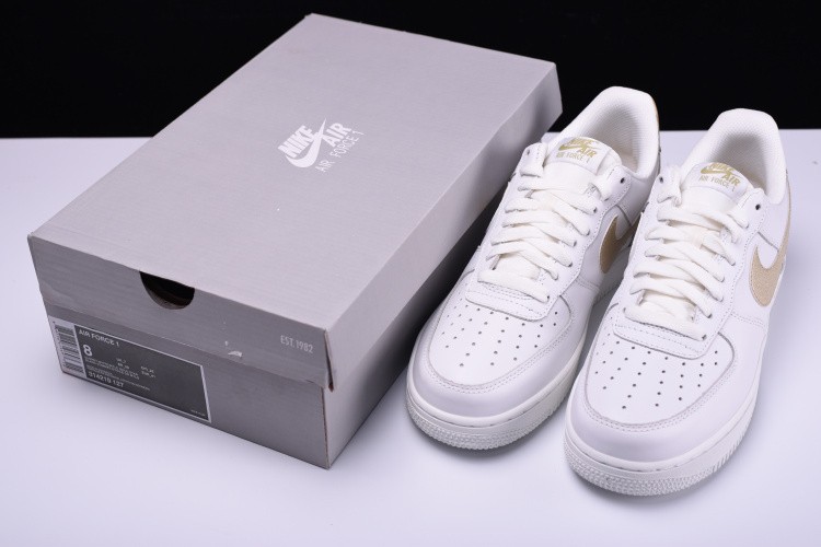Nike AIR FORCE 1 GS Leather Trainers White/ Gold 314219 127