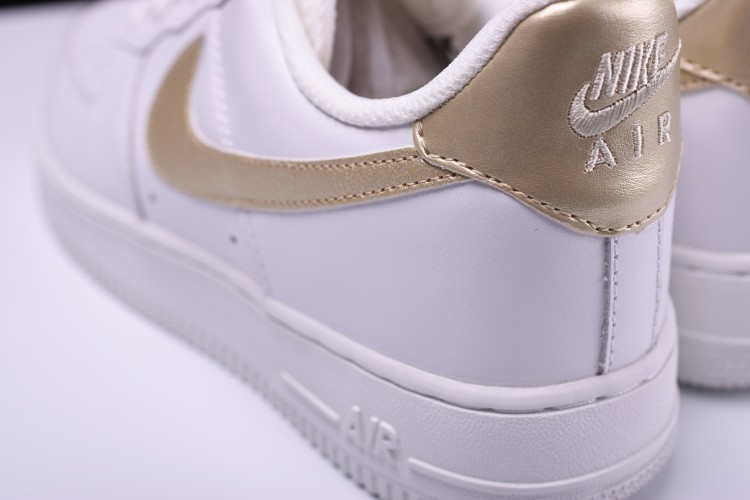Nike AIR FORCE 1 GS Leather Trainers White/ Gold 314219 127