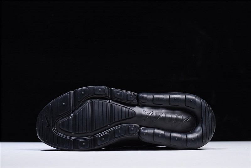 Nike Air Max 270 in black/white AH8050-002