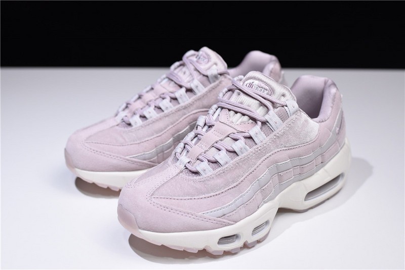NIKE womens AIR MAX 95 DELUXE “PARTICLE ROSE” Particle Rose AA1103-600