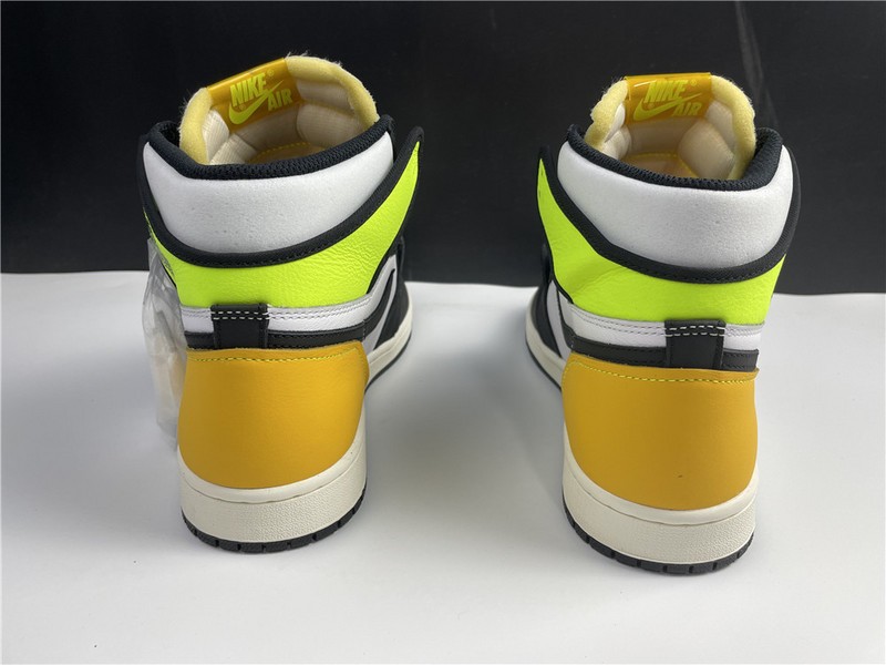 Air Jordan 1 High OG “University Gold” 555088-118