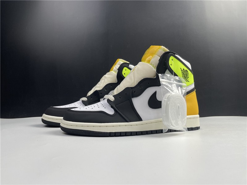 Air Jordan 1 High OG “University Gold” 555088-118