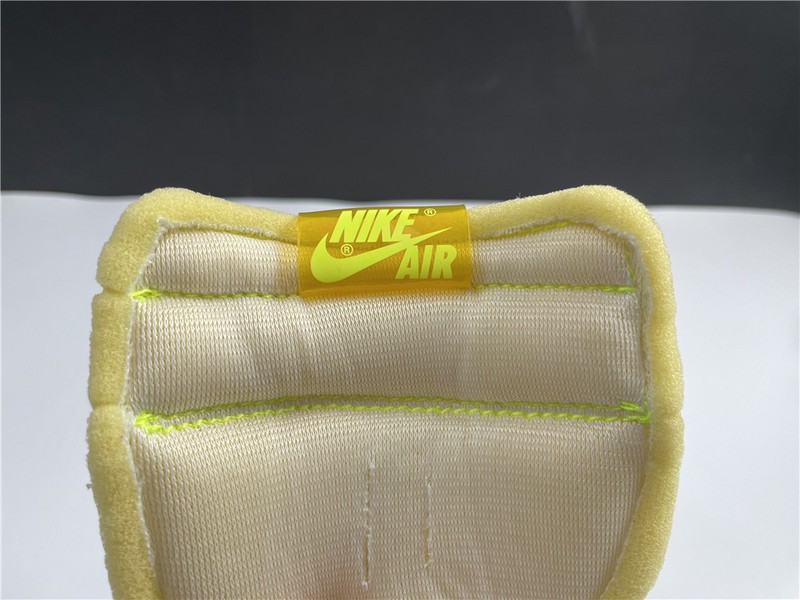 Air Jordan 1 High OG “University Gold” 555088-118