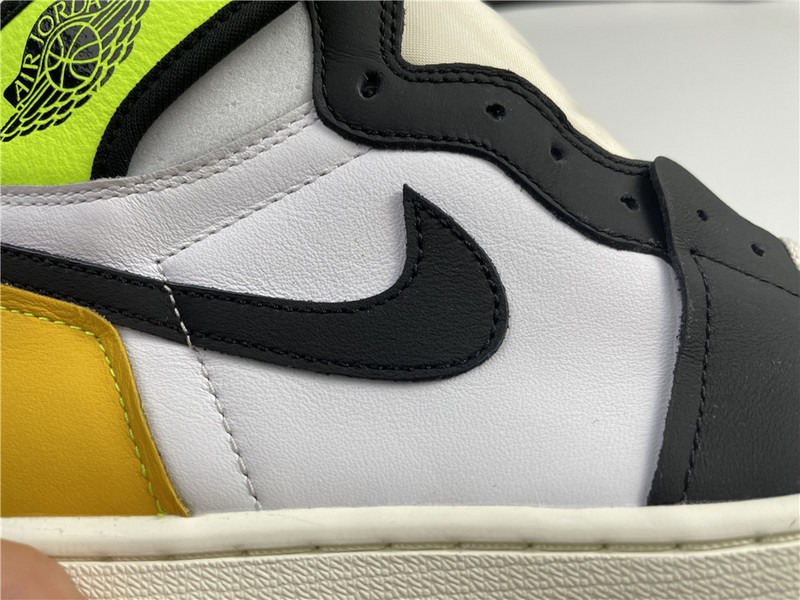 Air Jordan 1 High OG “University Gold” 555088-118