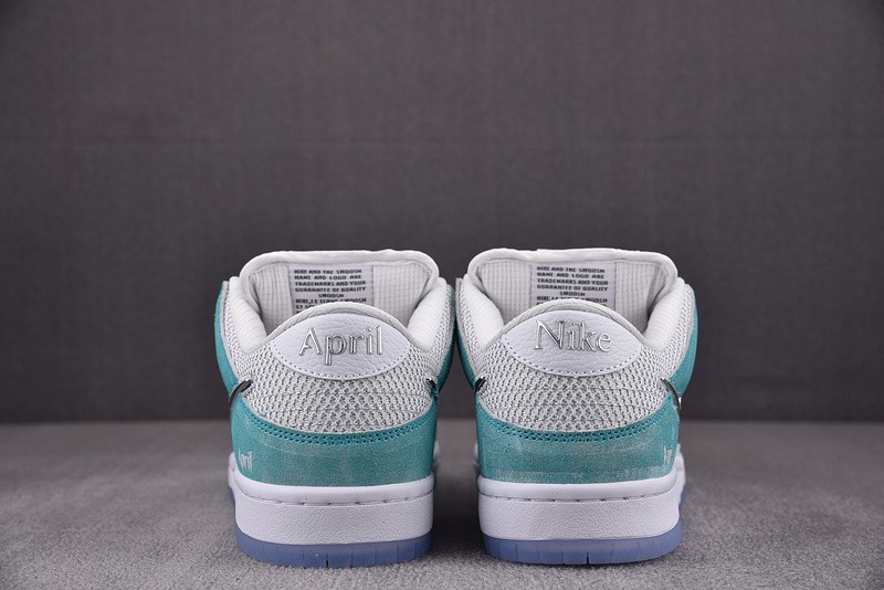 Nike Dunk SDCAI SB Low FD2562-400