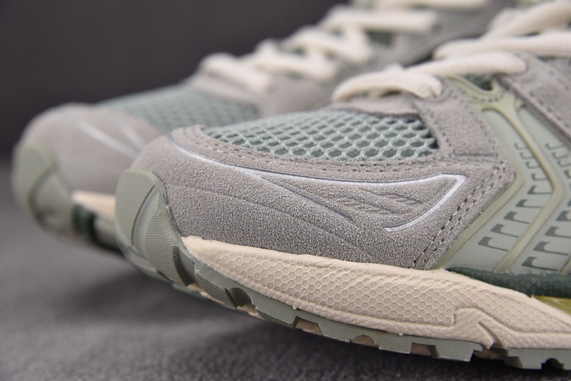 As*ic*s Gel-Kayano 14 1201A161-301