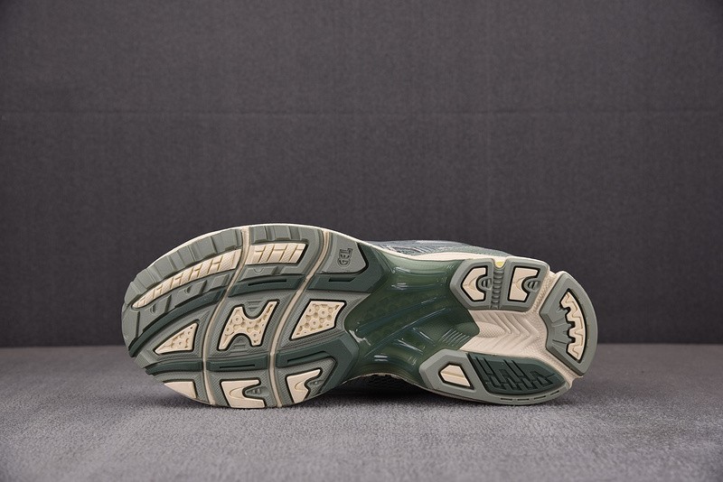 As*ic*s Gel-Kayano 14 1201A161-301
