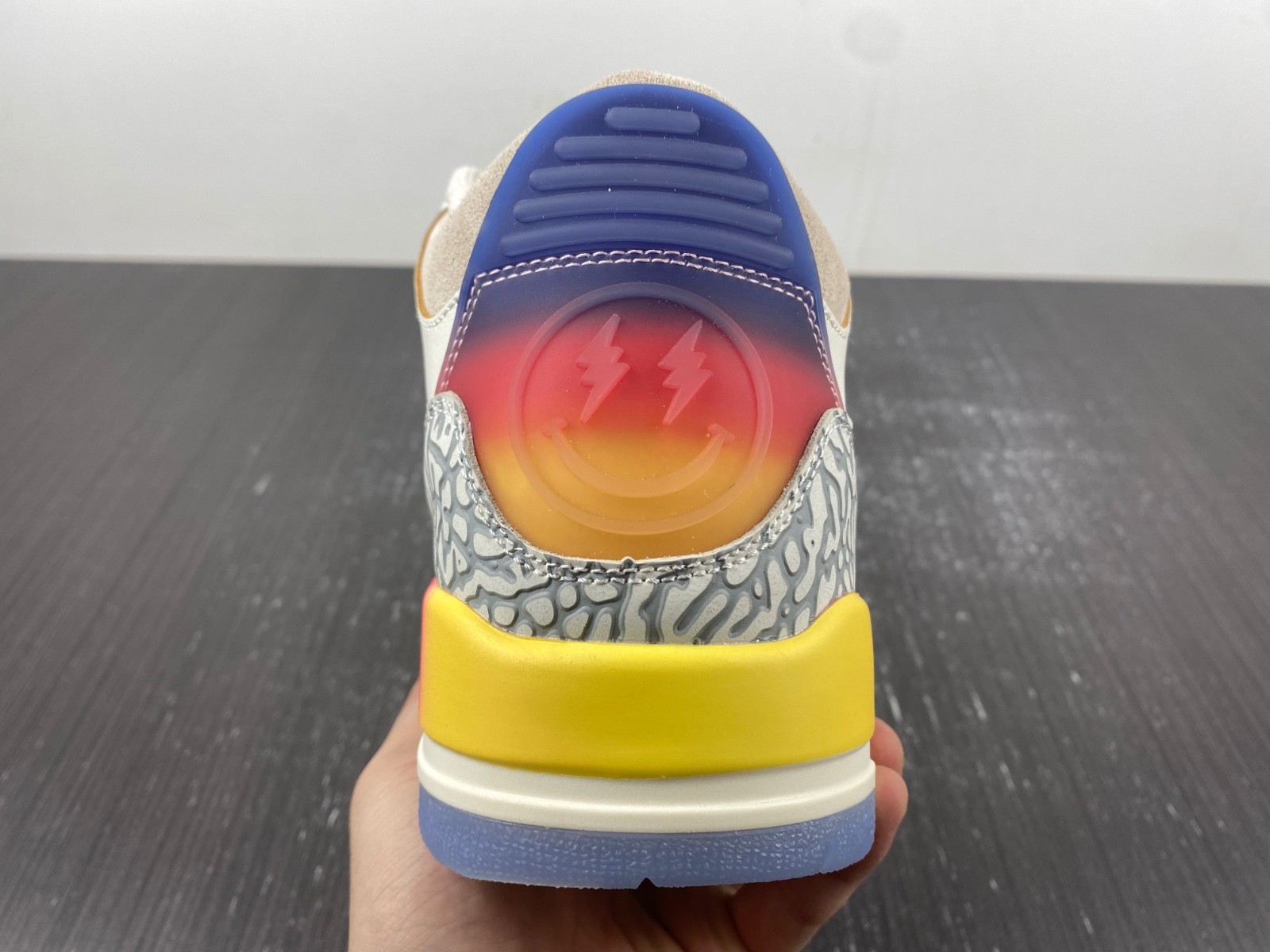 J BALVIN X AIR JORDAN 3 "MEDELLÍN SUNSET" FN0344-901