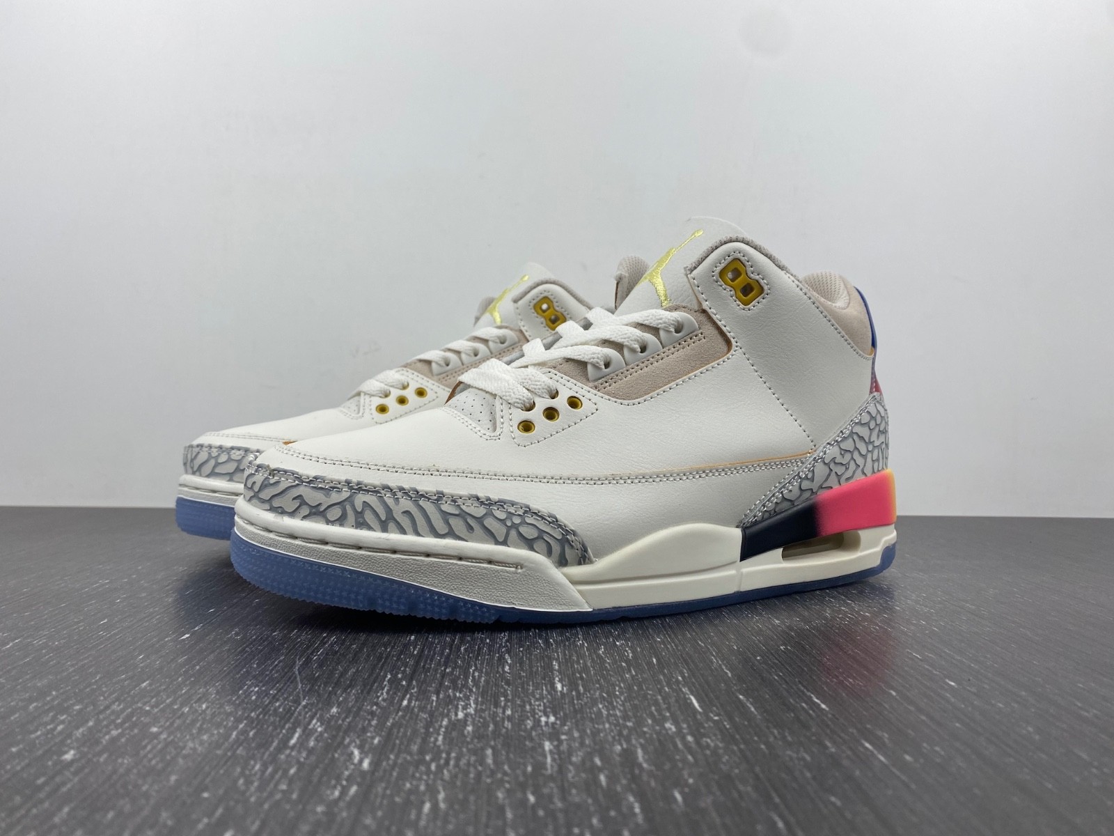 J BALVIN X AIR JORDAN 3 "MEDELLÍN SUNSET" FN0344-901