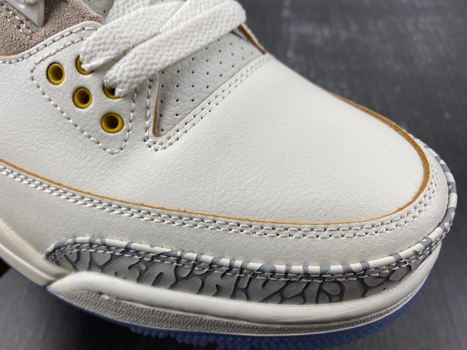 J BALVIN X AIR JORDAN 3 "MEDELLÍN SUNSET" FN0344-901