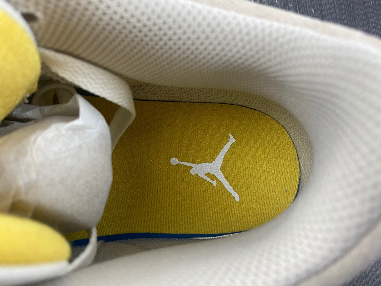 J BALVIN X AIR JORDAN 3 "MEDELLÍN SUNSET" FN0344-901