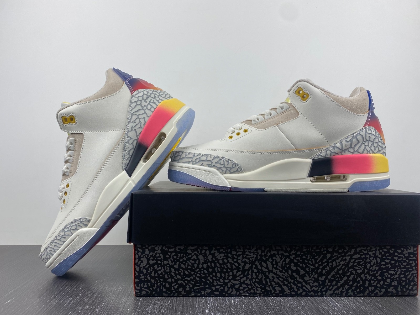J BALVIN X AIR JORDAN 3 "MEDELLÍN SUNSET" FN0344-901