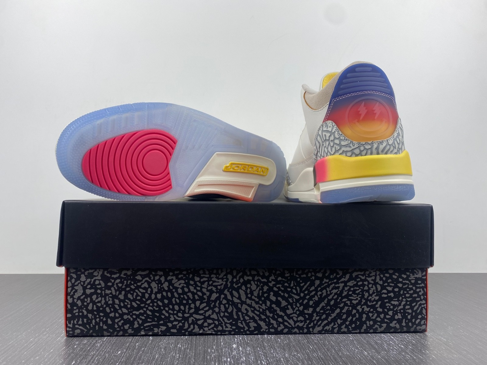J BALVIN X AIR JORDAN 3 "MEDELLÍN SUNSET" FN0344-901