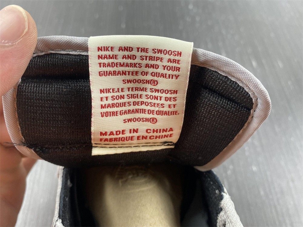AIR JORDAN 1 TRAVIS SCOTT X AIR JORDAN 1 LOW OG DM7866-010