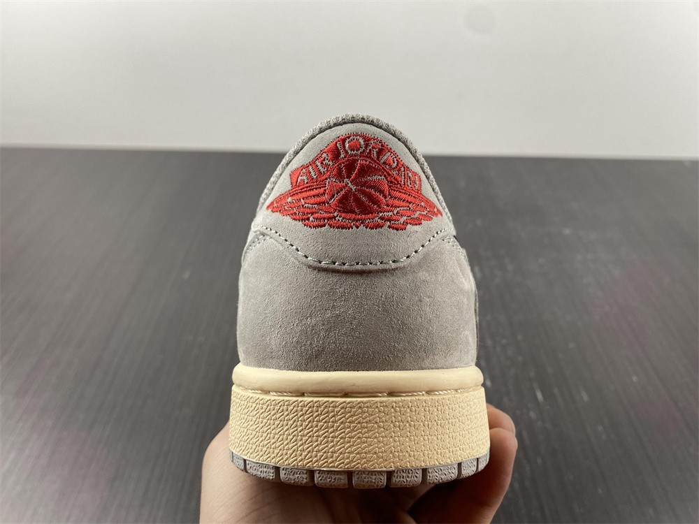 AIR JORDAN 1 TRAVIS SCOTT X AIR JORDAN 1 LOW OG DM7866-010