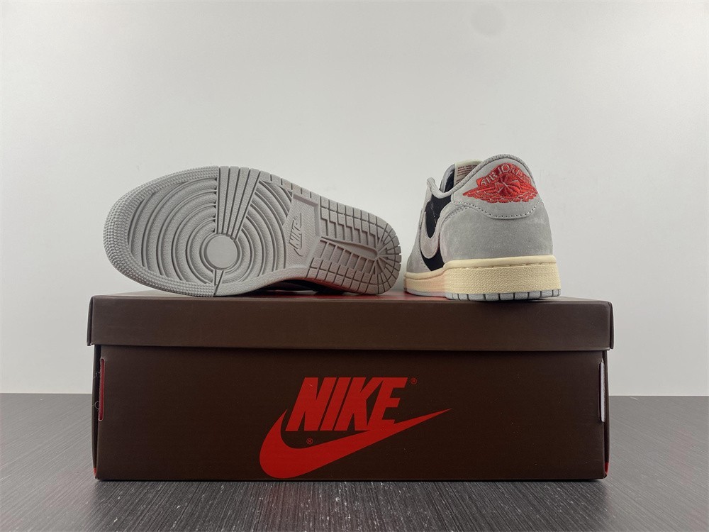 AIR JORDAN 1 TRAVIS SCOTT X AIR JORDAN 1 LOW OG DM7866-010