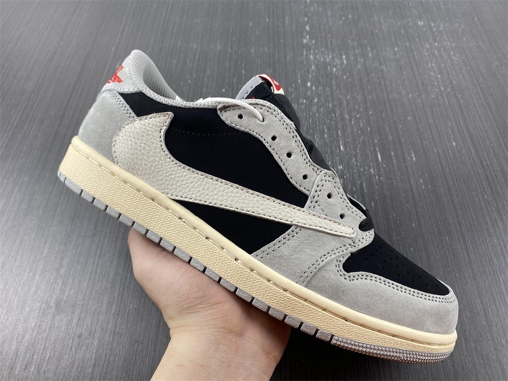 AIR JORDAN 1 TRAVIS SCOTT X AIR JORDAN 1 LOW OG DM7866-010