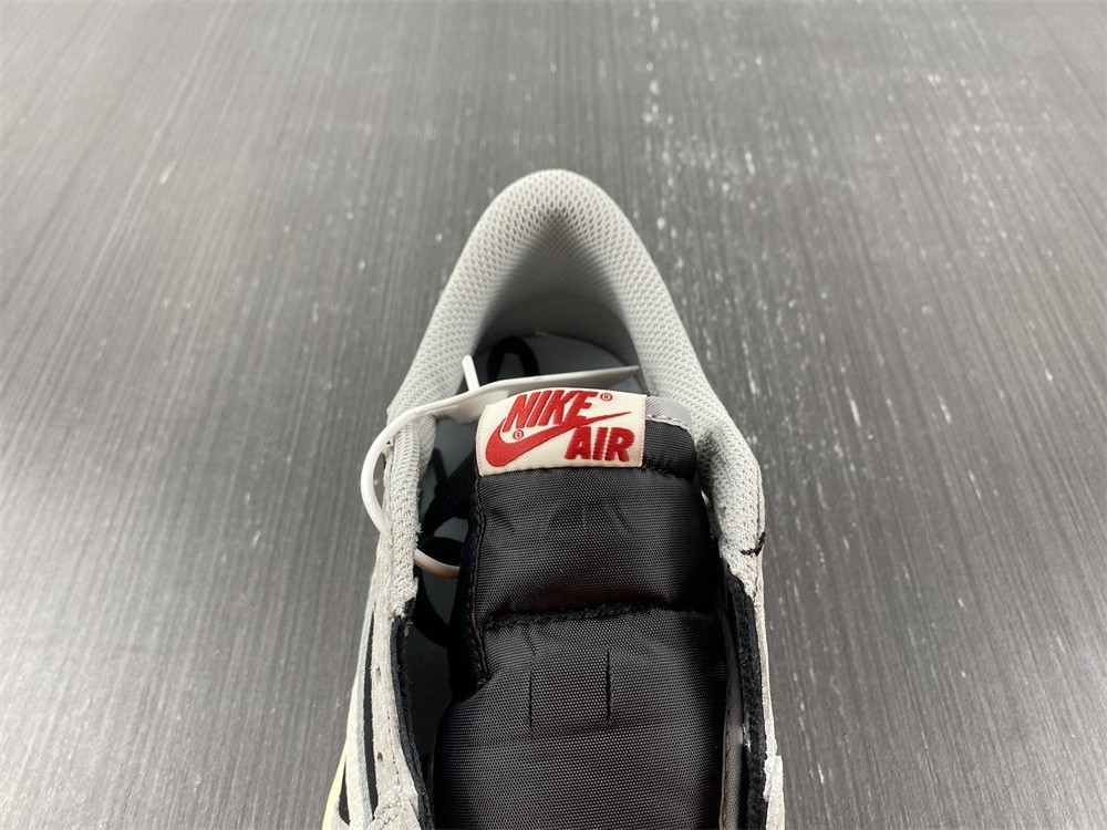 AIR JORDAN 1 TRAVIS SCOTT X AIR JORDAN 1 LOW OG DM7866-010
