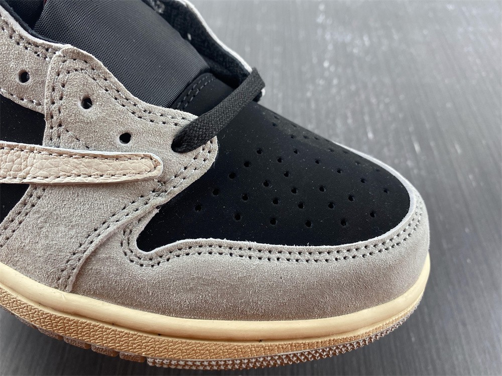 AIR JORDAN 1 TRAVIS SCOTT X AIR JORDAN 1 LOW OG DM7866-010