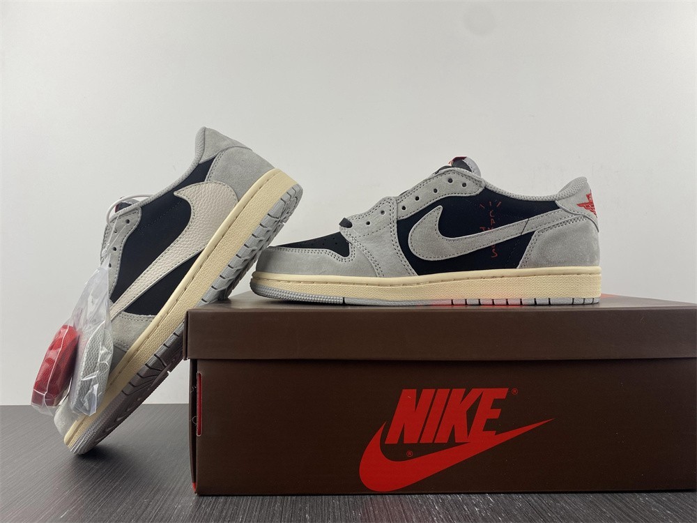 AIR JORDAN 1 TRAVIS SCOTT X AIR JORDAN 1 LOW OG DM7866-010