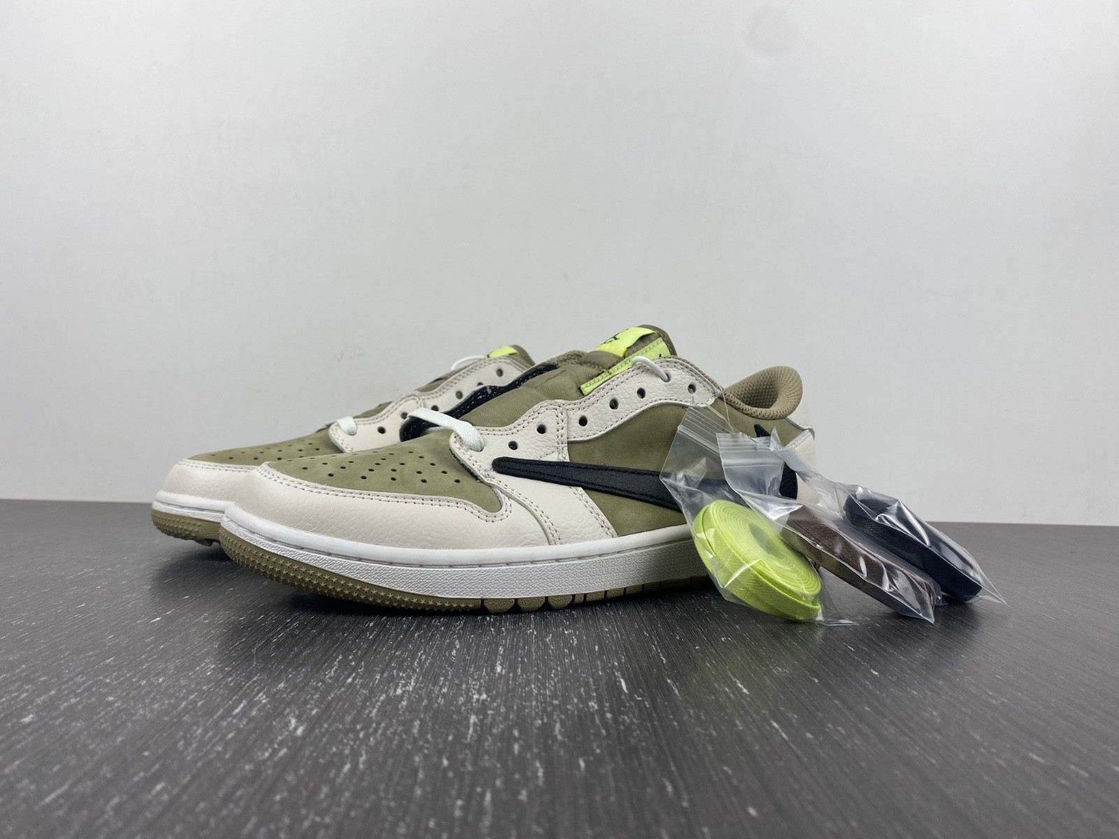 Travis Scott x Air Jordan 1 Low Golf FZ3124-200