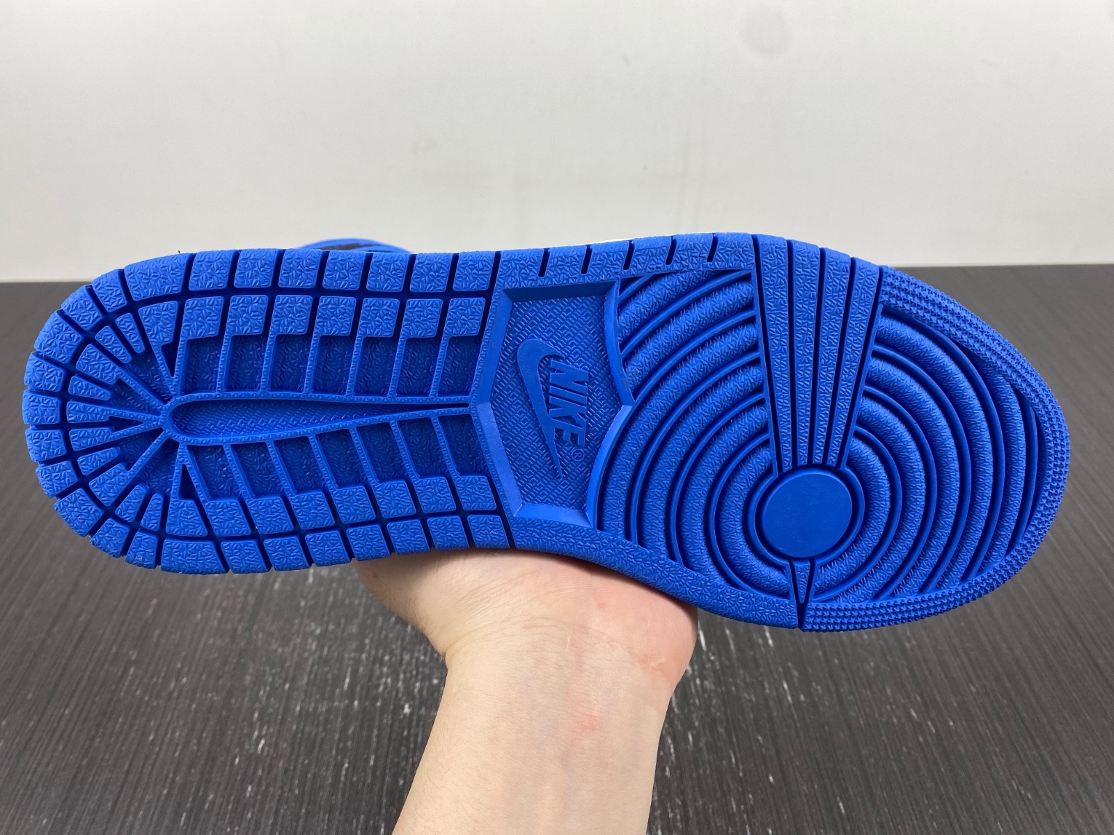 Air Jordan 1 Royal Suede DZ5485-042