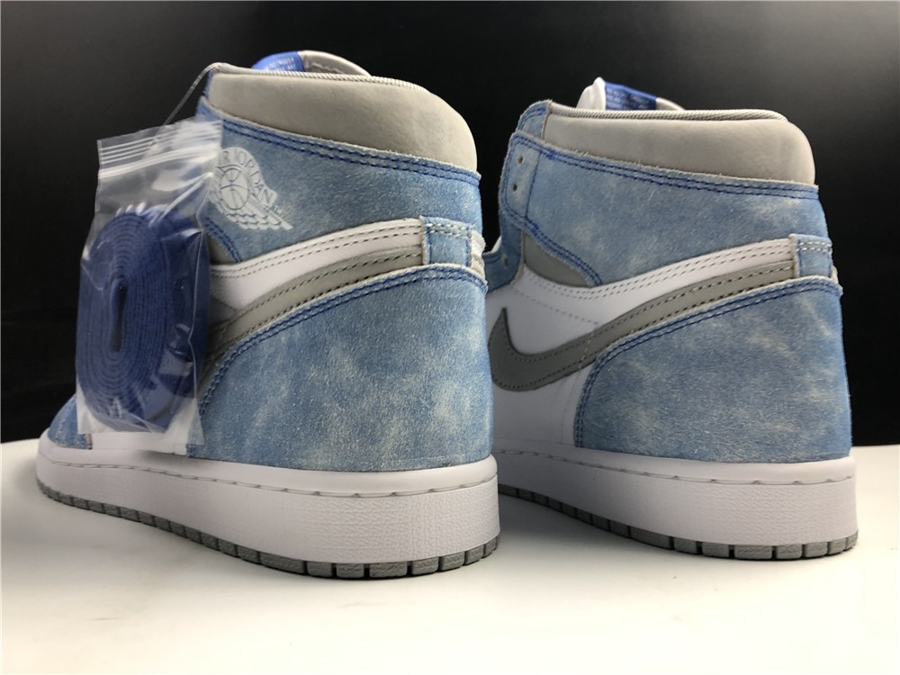 Air Jordan 1 ”Hype Royal“ 555088-402