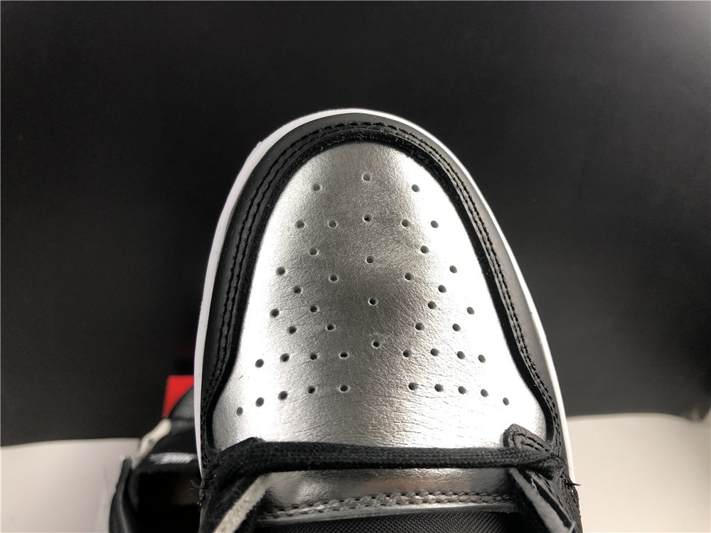 Air Jordan 1 High OG WMNS “Silver Toe” CD0461-001