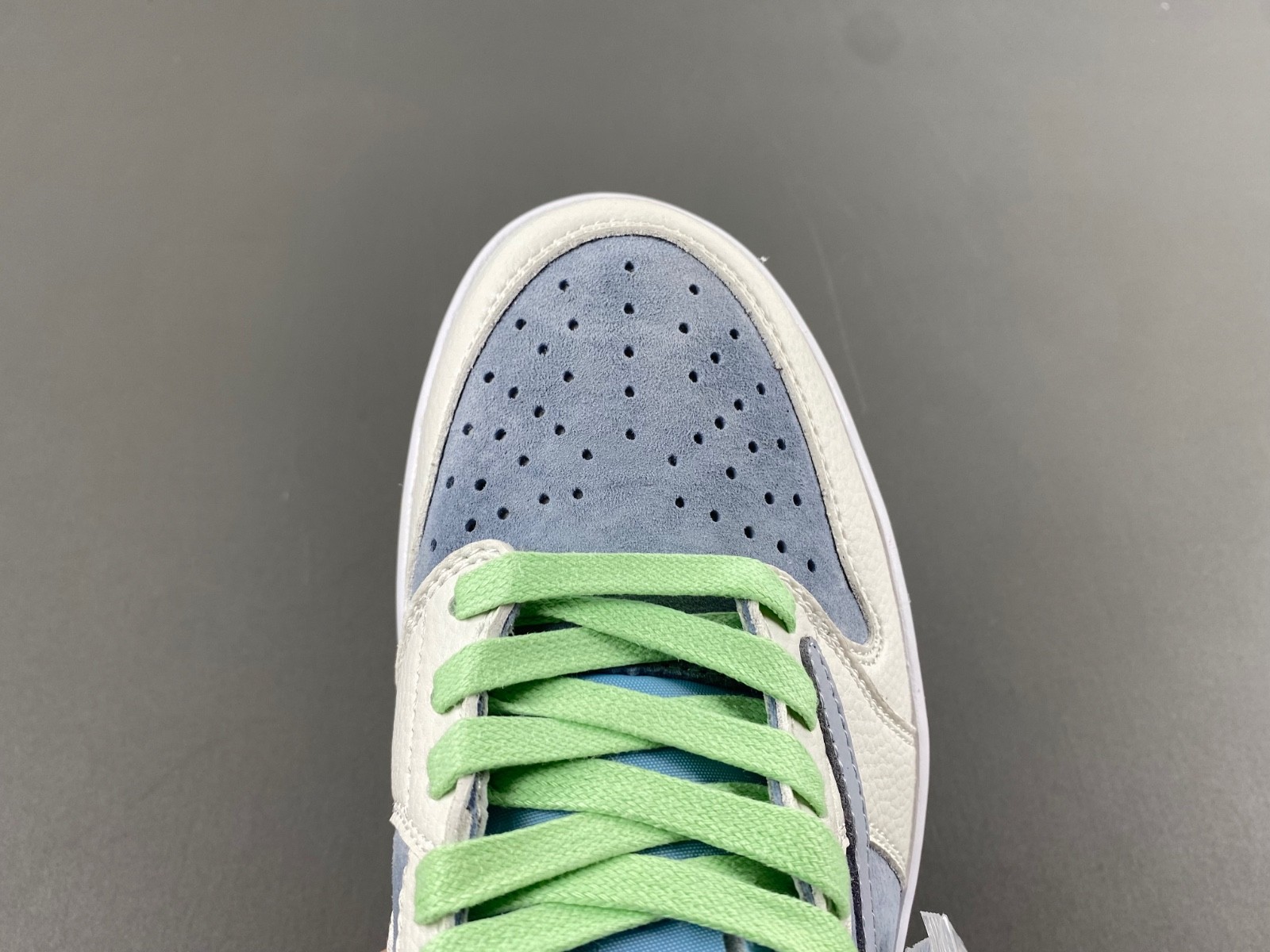 Travis Scott x Air Jordan 1 white grey DM7866-888