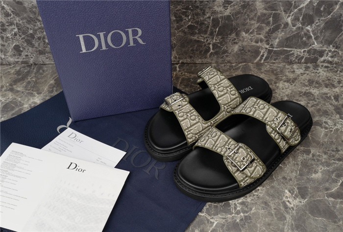 Dio*r sandal 30