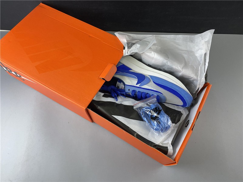 NIKE LD WAFFLE SACAI white BLUE lake BV2552-401