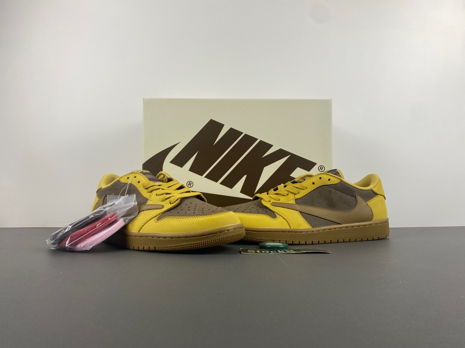 TRAVIS SCOTT X AIR JORDAN yellow brown DM7866-665
