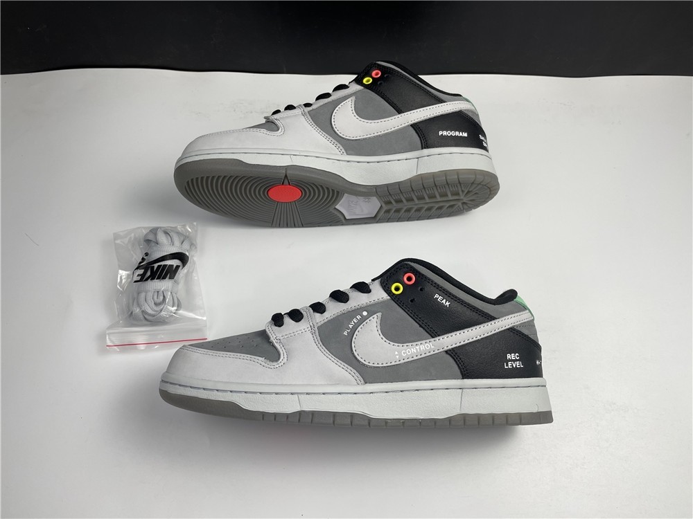 Nike sb dunk “VX1000 Comcorder” CV1659 001