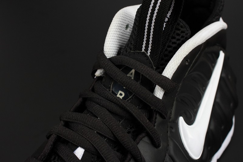 Nike Air Foamposite Pro “Dr. Doom” Black/White 624041-006